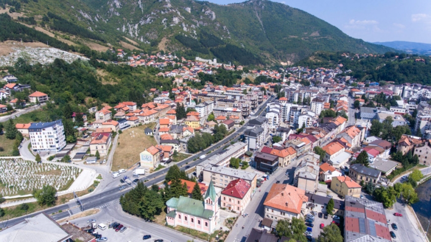 Javni oglas za privremeno korištenje javnih površina u svrhu postavljanja privremenih objekata na području općine Travnik